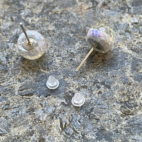 ๐Sale ๐2 for $10 NWOT these are cool faceted white sparkle post earrings - Picture 2 of 8